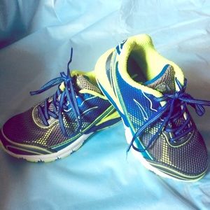 LA Gear Tennis Shoes